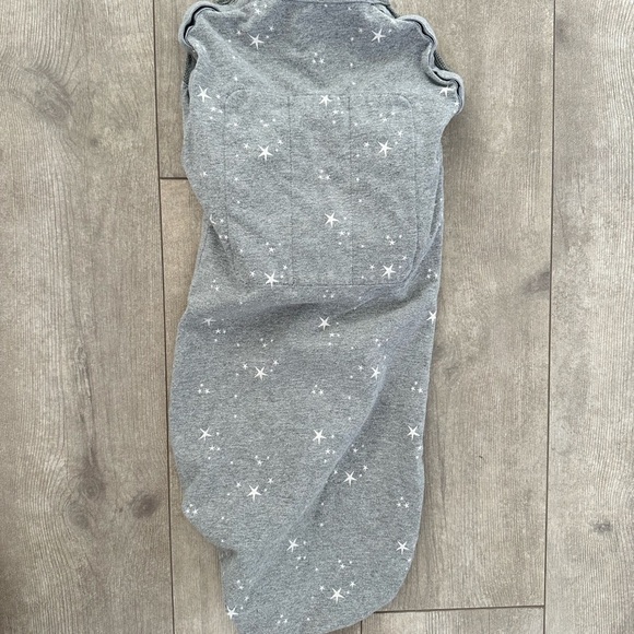 Happiest Baby sleep swaddle stars snoo size medium
Guc
For 12-18 pound baby - Picture 3 of 6